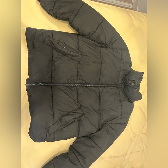 H&M puffer Jacket. Size M but runs large and would fit a L or an XL. - Picture 1 of 3